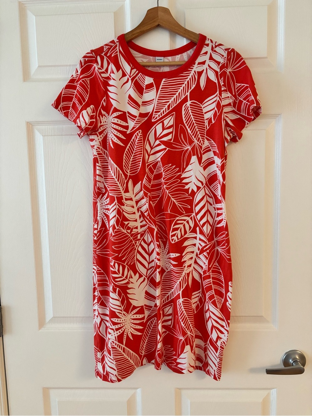 Old Navy Red and White Tropical Print Tee Dress - Picture 4 of 4